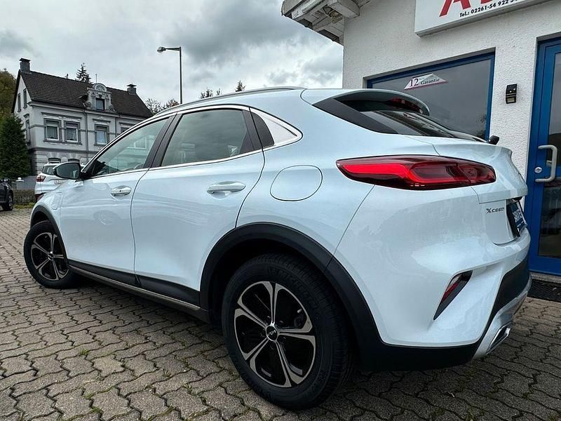 Gebraucht Kia XCeed Vision 141 PS (103 kW) 2022 Carrara weiß SUV