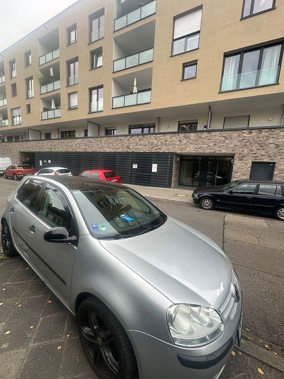 Silber Gebraucht 2004 VW Golf V Comfortline Limousine | 5.290 € (Etwas zu teuer) - Bild 1/4