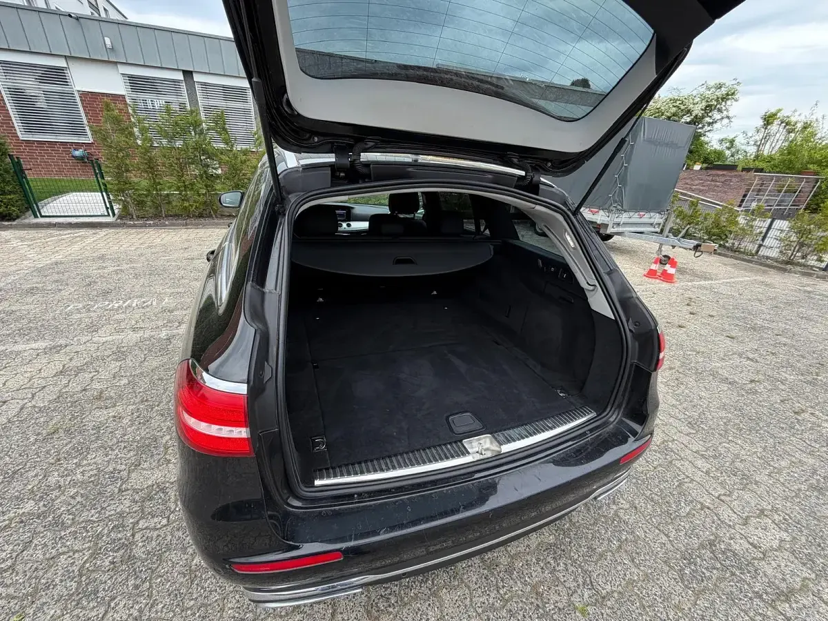 Gebraucht Mercedes E220 194 PS (142 kW) 2018 Schwarz Kombi