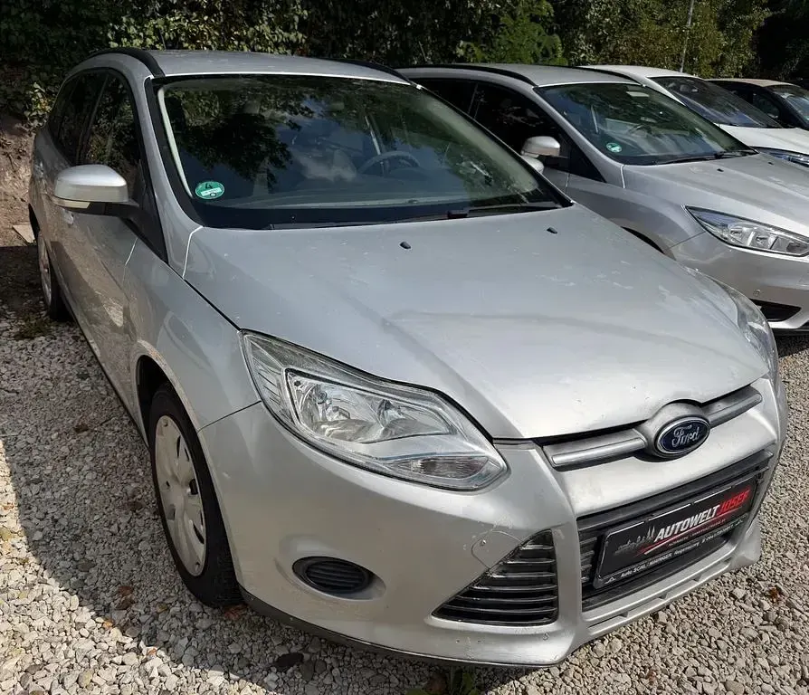 Gebraucht Ford Focus Trend 105 PS (77 kW) 2012 Silber Limousine