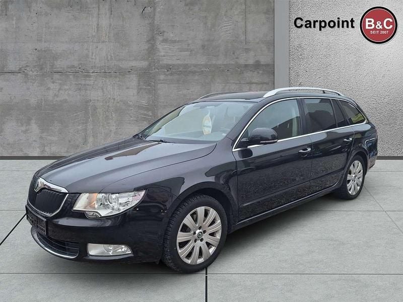 Schwarzmagic perleffekt Gebraucht 2011 Skoda Superb Family Kombi | 5.999 € (Fairer Preis) - Bild 1/4