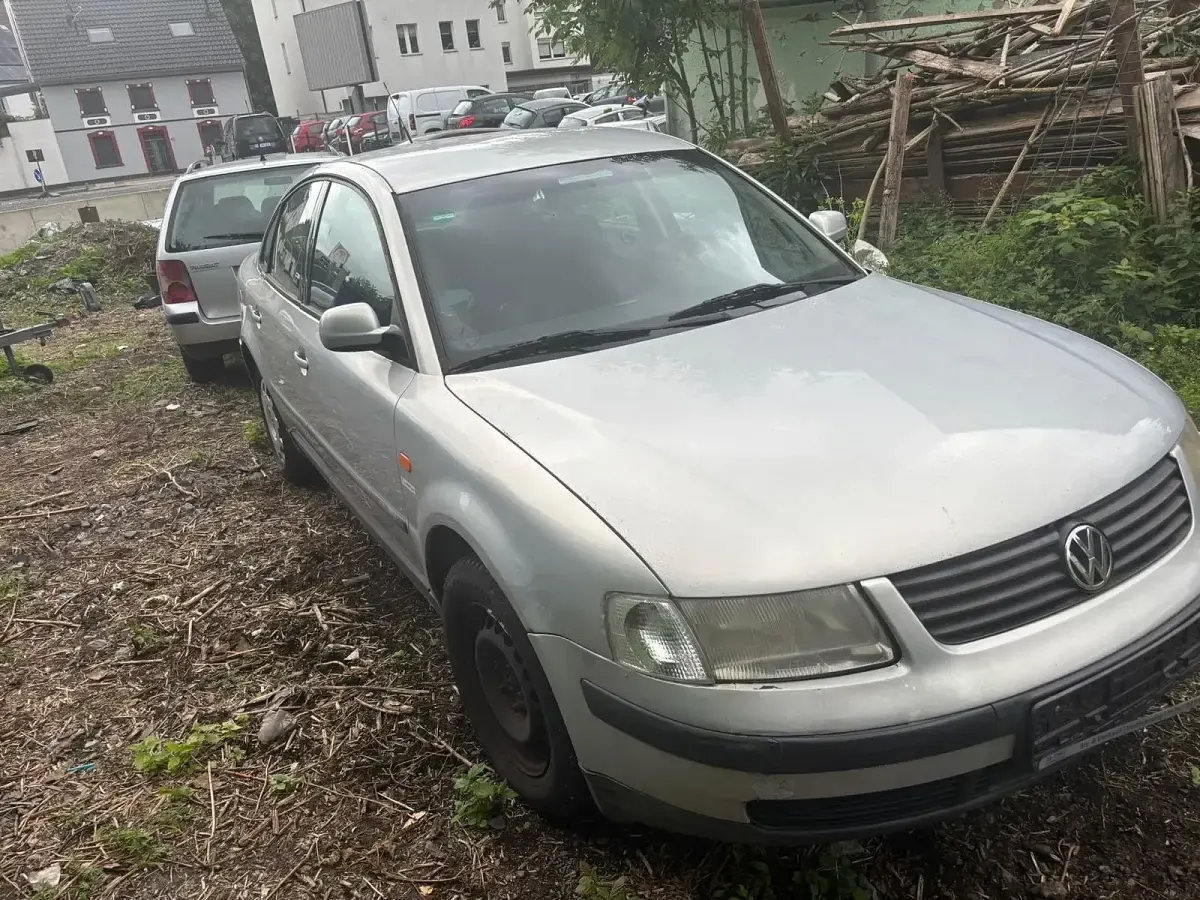 Gebraucht VW Passat 101 PS (74 kW) 1998 Grau Limousine