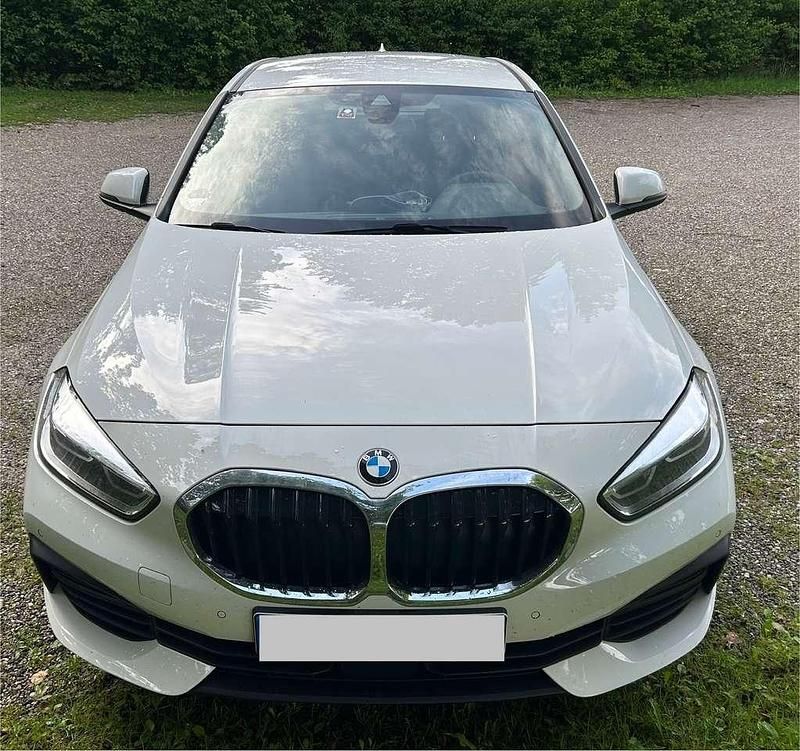 Weiß Gebraucht 2023 BMW 116 Advantage Kleinwagen | 21.500 € (Fairer Preis) - Bild 1/4