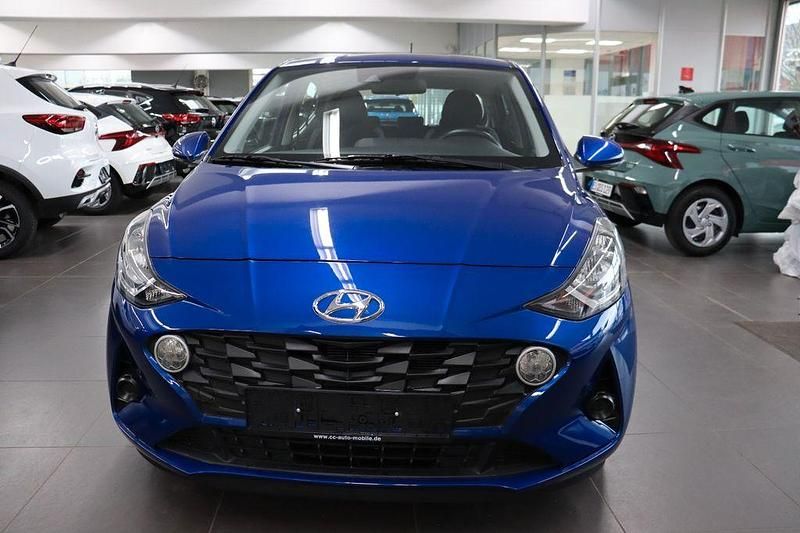 Gebraucht Hyundai i10 67 PS (49 kW) 2022 Blau Kleinwagen