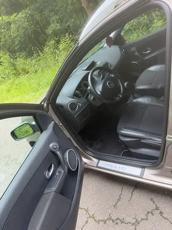 Gebraucht Renault Clio LE 111 PS (81 kW) 2009 Gold Limousine