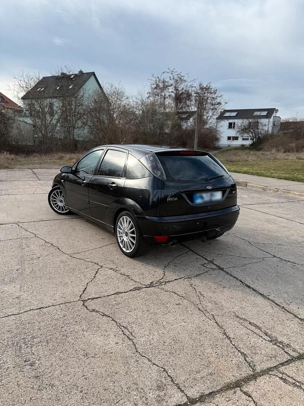 Gebraucht Ford Focus ST 173 PS (127 kW) 2002 Schwarz Limousine