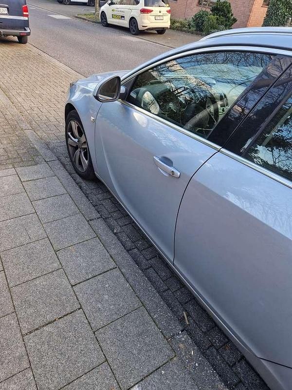 Gebraucht Opel Insignia 194 PS (142 kW) 2014 Silber Kombi