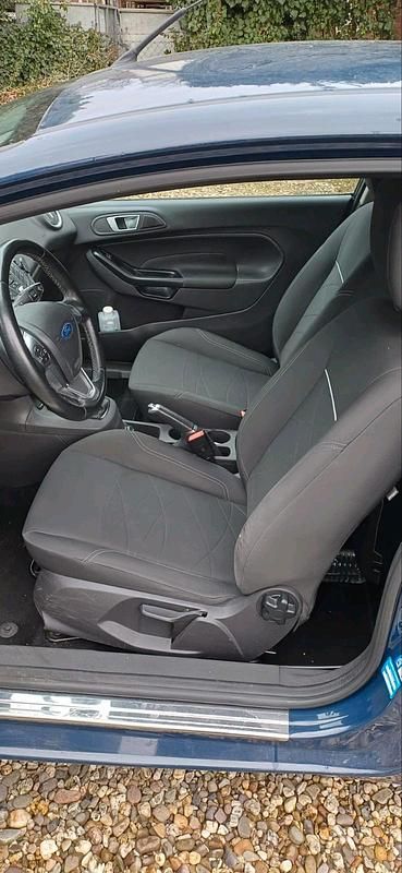 Gebraucht Ford Fiesta 75 PS (55 kW) 2016 Blau Kleinwagen