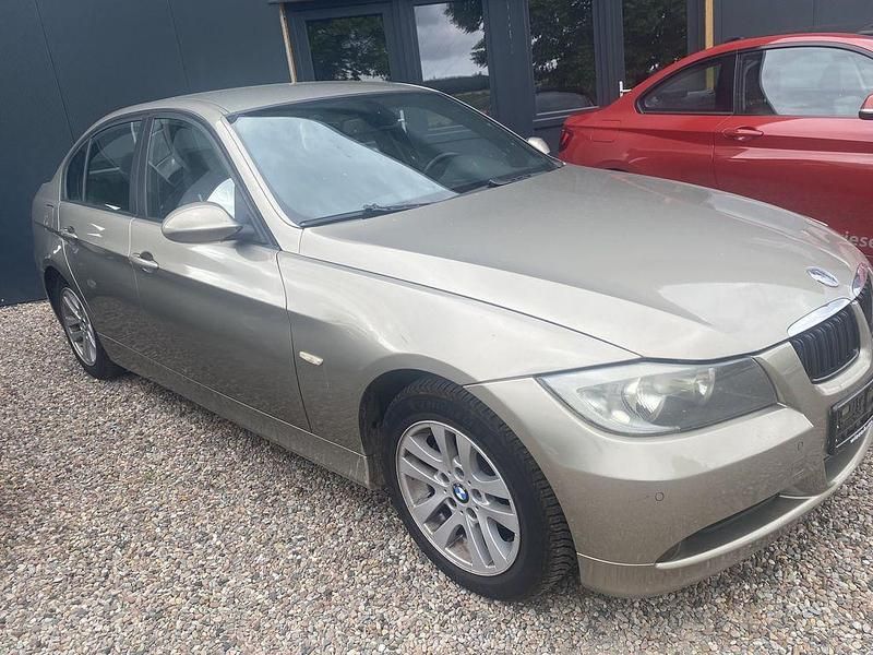 Platinbronze Gebraucht 2008 BMW 318 Advantage Limousine | 3.950 € (Fairer Preis) - Bild 1/4