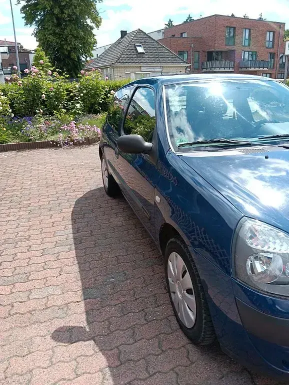 Gebraucht Renault Clio II 58 PS (42 kW) 2004 Blau Kleinwagen