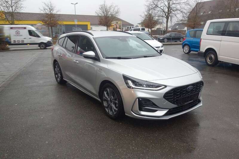 Polarsilber metallic Gebraucht 2023 Ford Focus ST-Line X Kombi | 19.900 € (Guter Preis) - Bild 1/4