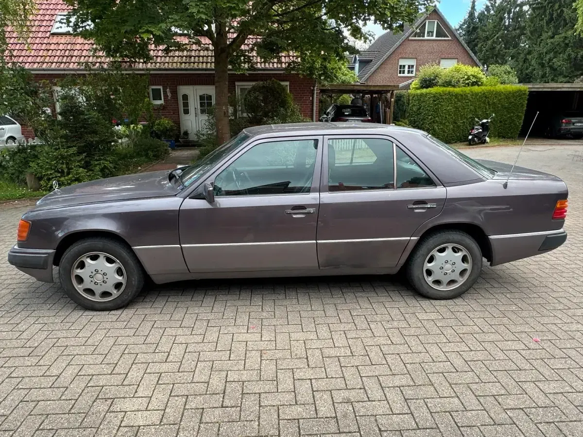 Gebraucht Mercedes E230 132 PS (97 kW) 1992 Braun Limousine