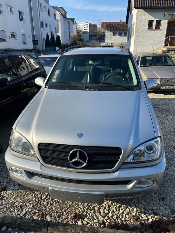 Silber Gebraucht 2003 Mercedes ML270 SUV | 6.900 € - Bild 1/4