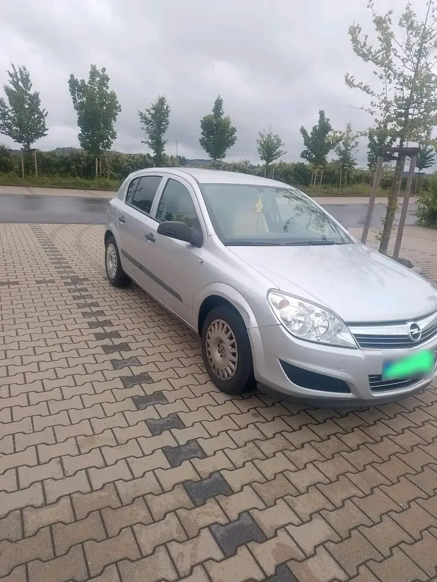 Gebraucht Opel Astra 90 PS (66 kW) 2009 Silber Kleinwagen