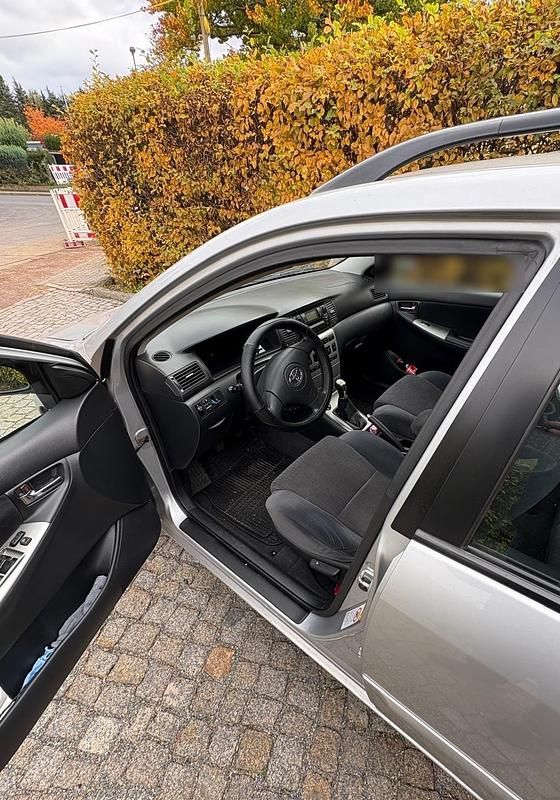Brugt Toyota Corolla 90 HK (66 kW) 2003 Sølv Stationcar