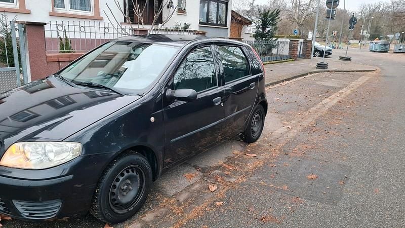 Schwarz Gebraucht 2004 Fiat Punto Kleinwagen | 650 € (Guter Preis) - Bild 1/4
