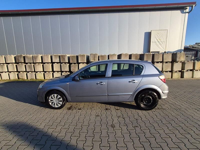 Gebraucht Opel Astra 105 PS (77 kW) 2005 Silber Limousine