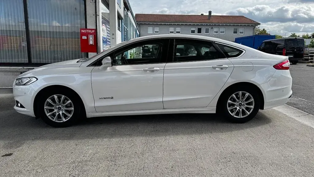 Gebraucht Ford Mondeo 140 PS (102 kW) 2015 Weiß Limousine