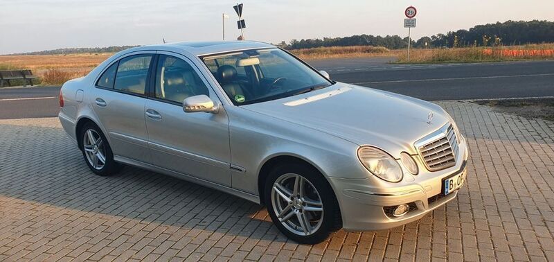 Silber Gebraucht 2006 Mercedes E320 Elegance Limousine | 4.000 € (Guter Preis) - Bild 1/4