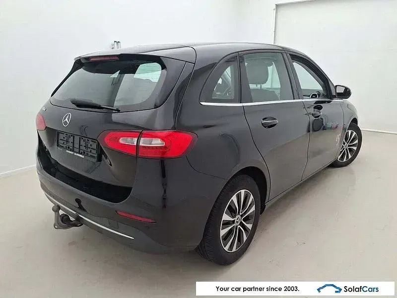Gebraucht Mercedes B180 116 PS (85 kW) 2022 Schwarz Kleinwagen