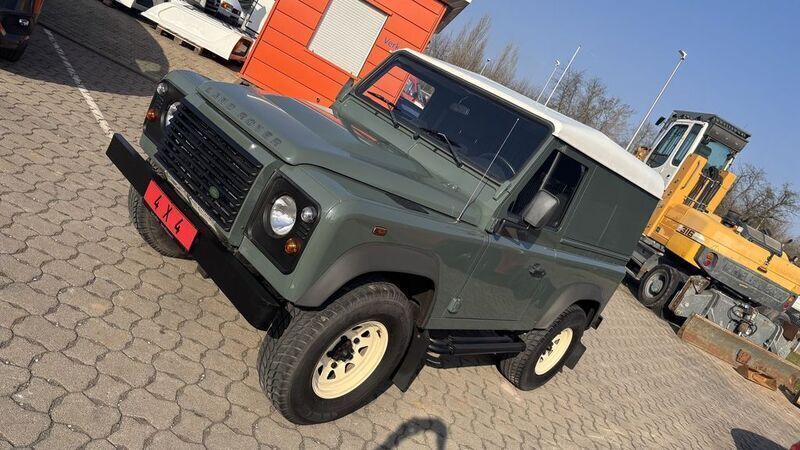 Gebraucht Land Rover Defender 122 PS (89 kW) 2010 Grün SUV