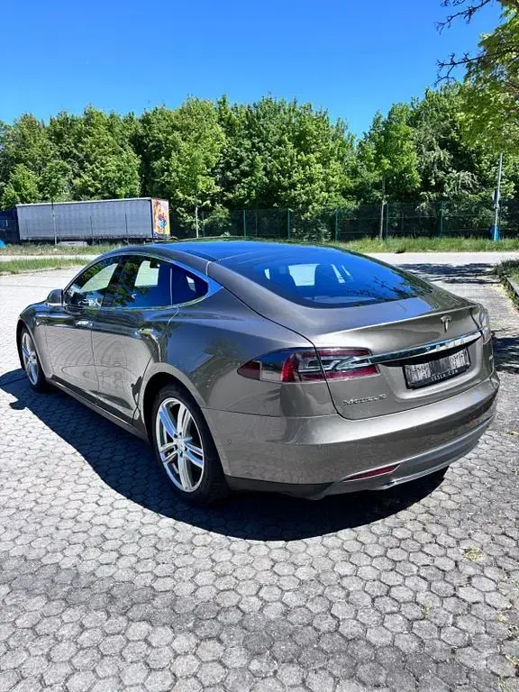 Usado Tesla Model S 395 kW (538 CV) 2016 Marrón Utilitario