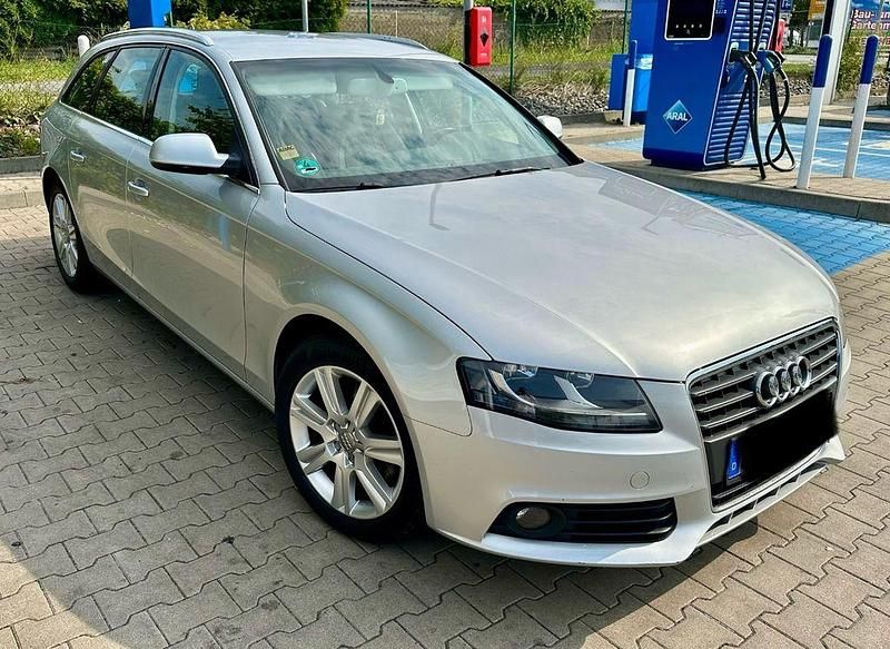 Silber Gebraucht 2011 Audi A4 Ambiente Kombi | 6.800 € (Fairer Preis) - Bild 1/4