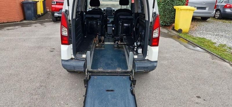 Weiß Gebraucht 2015 Peugeot Partner Tepee Active Van / Kleinbus | 4.990 € - Bild 1/4