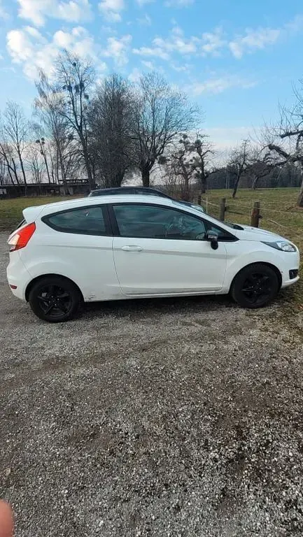 Gebraucht Ford Fiesta SYNC Edition 80 PS (58 kW) 2013 Weiß Limousine