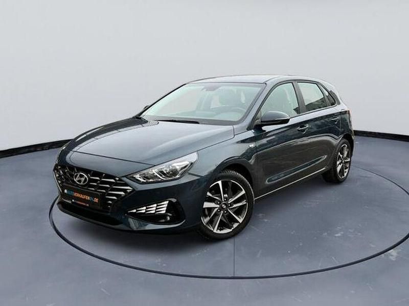 Gebraucht Hyundai i30 120 PS (88 kW) 2022 Grau Limousine