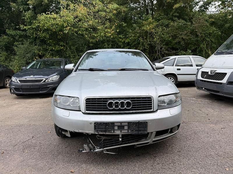 Silber Gebraucht 2004 Audi A4 Limousine | 1.490 € (Superpreis) - Bild 1/4