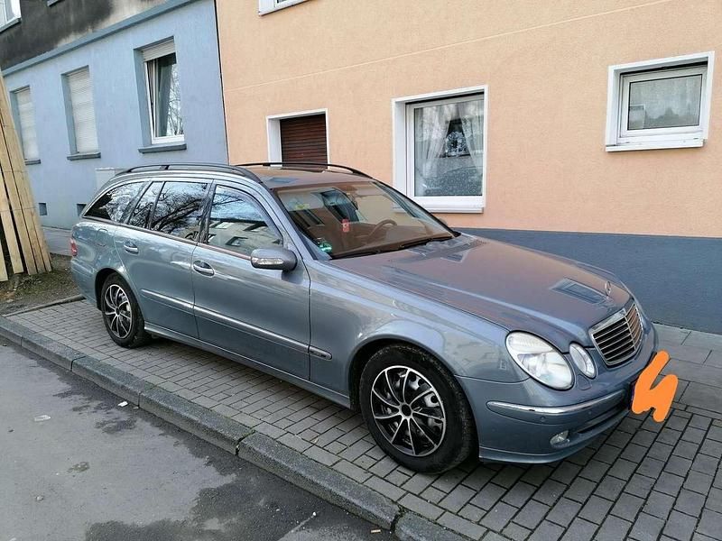 Gebraucht Mercedes E320 Avantgarde 224 PS (164 kW) 2005 Blau Kombi