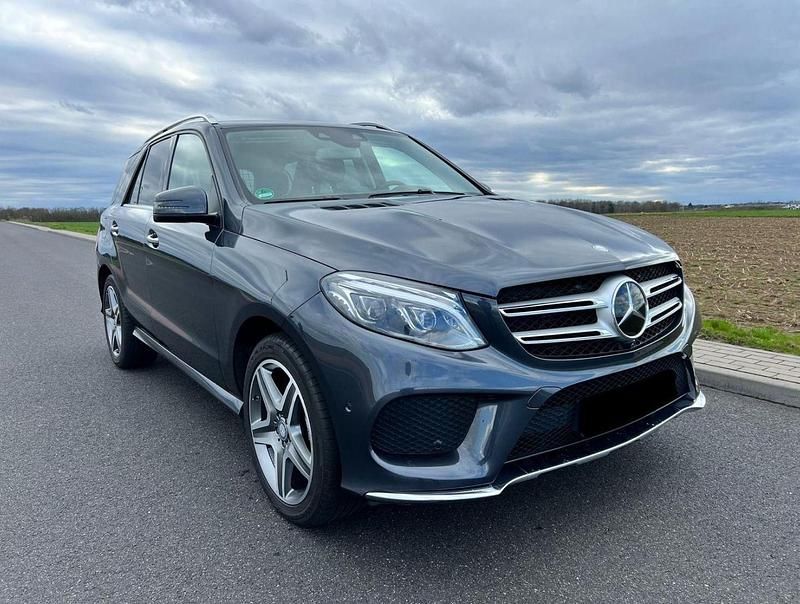 Grau Gebraucht 2016 Mercedes GLE350 AMG SUV | 25.900 € (Guter Preis) - Bild 1/4