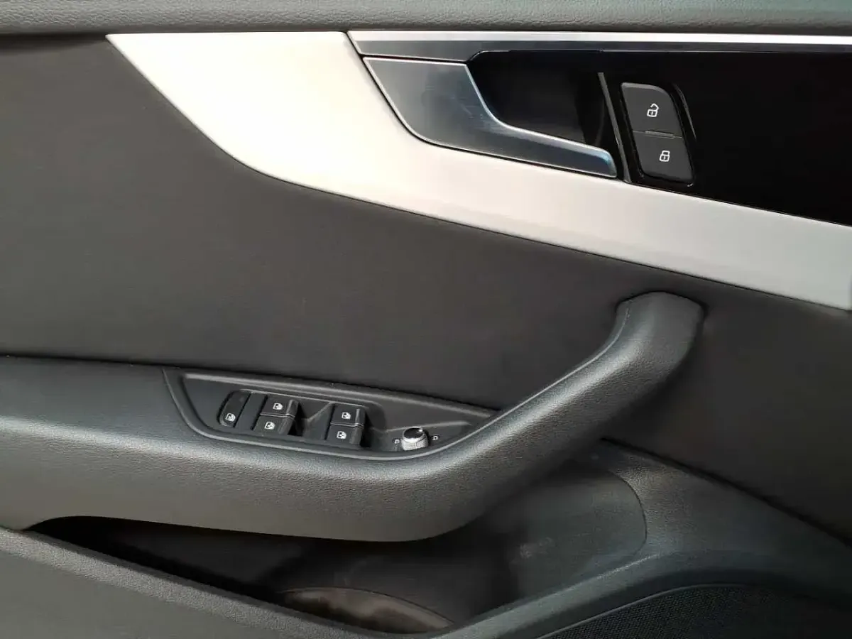 Używany Audi A4 S-Line 204 KM (150 kW) 2022 Czarny Kombi