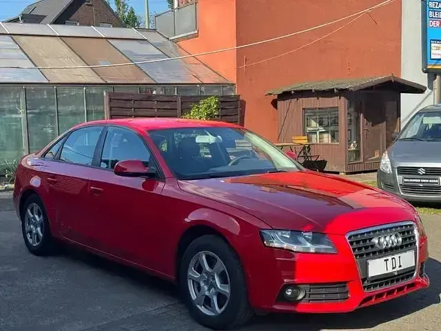 Używany Audi A4 Attraction 143 KM (105 kW) 2011 Czerwony Sedan/Limuzyna