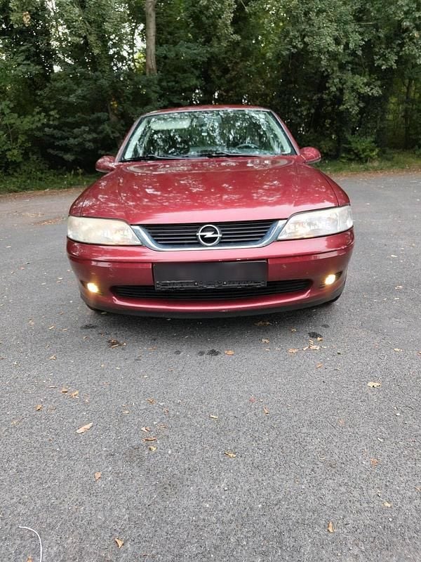 Rot Gebraucht 1999 Opel Vectra Limousine | 1.800 € (Fairer Preis) - Bild 1/4