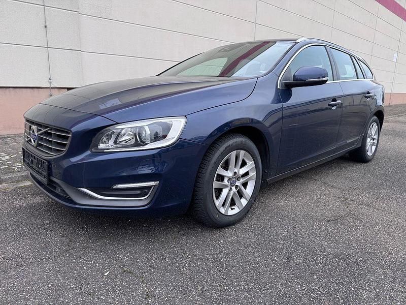 Gebraucht Volvo V60 Summum 181 PS (133 kW) 2015 Blau Kombi
