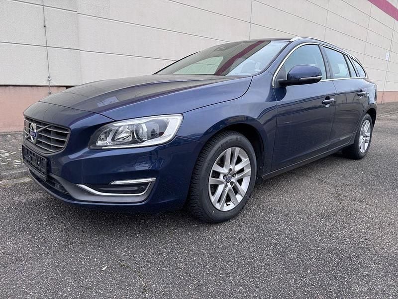 Blau Gebraucht 2015 Volvo V60 Summum Kombi | 15.980 € (Teuer) - Bild 1/4