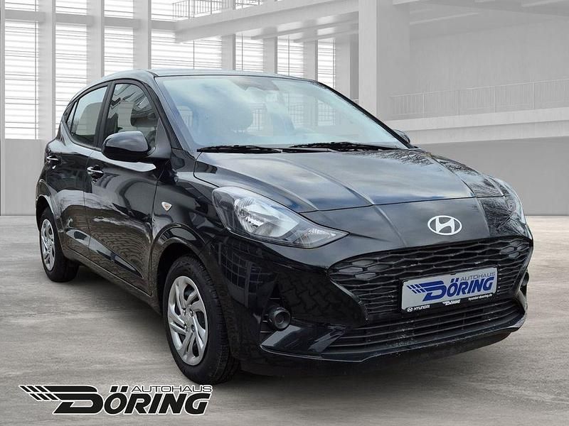 Gebraucht Hyundai i10 Select 63 PS (46 kW) 2024 Phantom black / met Kleinwagen