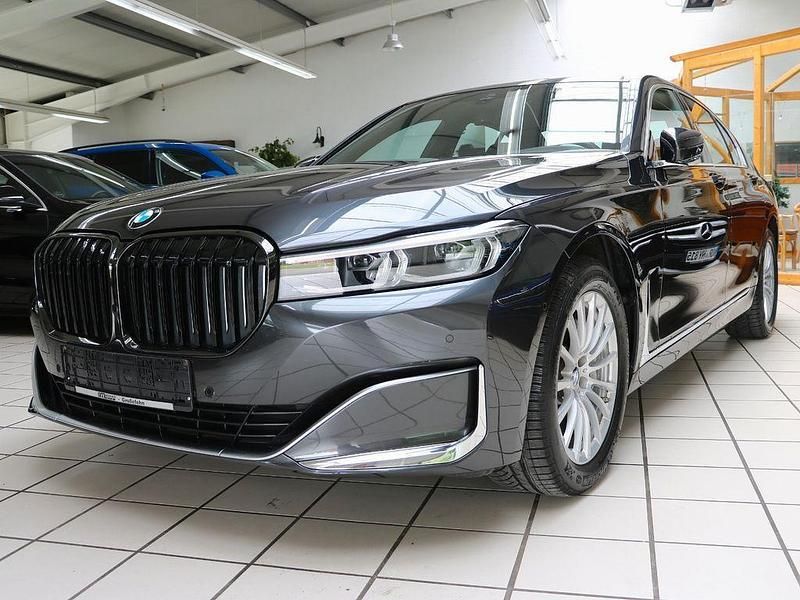Grau Gebraucht 2021 BMW 730 Comfort Edition Limousine | 48.800 € (Guter Preis) - Bild 1/4
