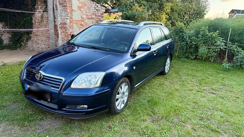 Blau Gebraucht 2004 Toyota Avensis T2 Kombi | 2.850 € (Fairer Preis) - Bild 1/4