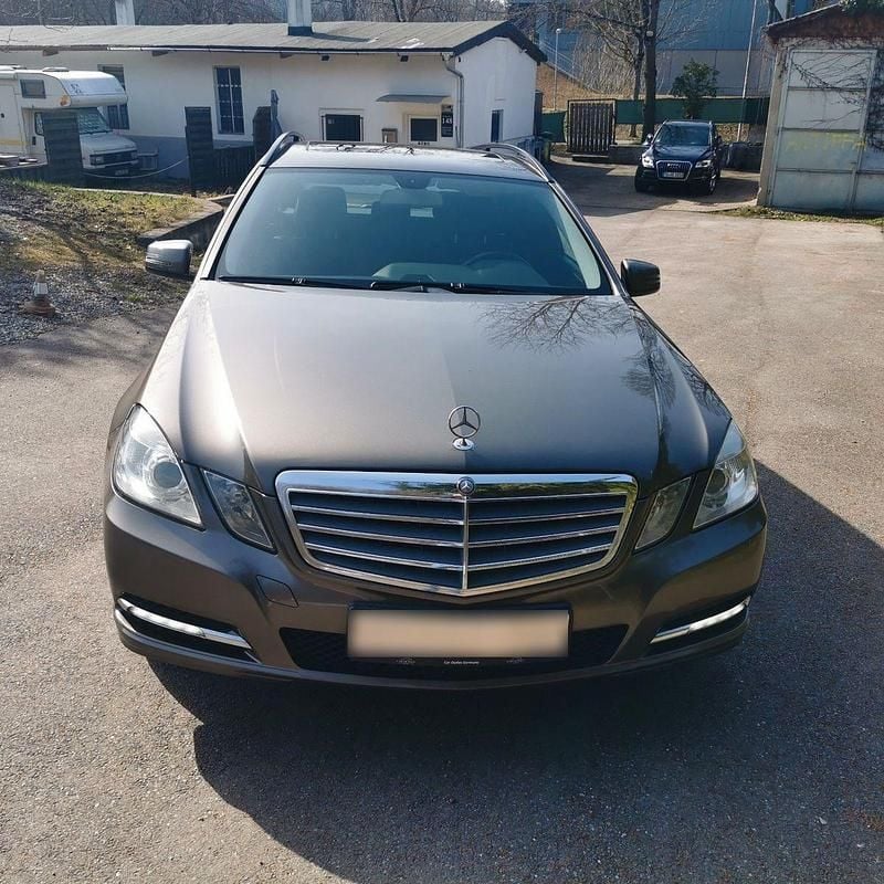 Gebraucht Mercedes E220 Avantgarde 170 PS (125 kW) 2012 Grau Kombi