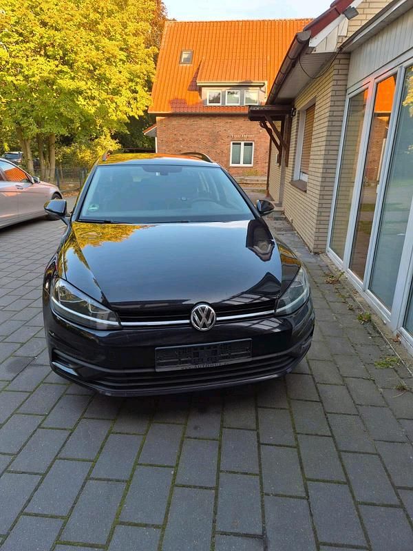Schwarz Gebraucht 2018 VW Golf VII Trendline Kombi | 6.500 € (Superpreis) - Bild 1/4