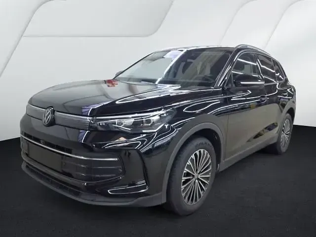 Gebraucht VW Tiguan Goal 150 PS (110 kW) 2025 Schwarz SUV
