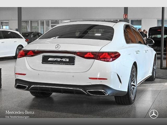 Polarweiß Gebraucht 2024 Mercedes E220 AMG Limousine | 53.770 € (Fairer Preis) - Bild 1/4