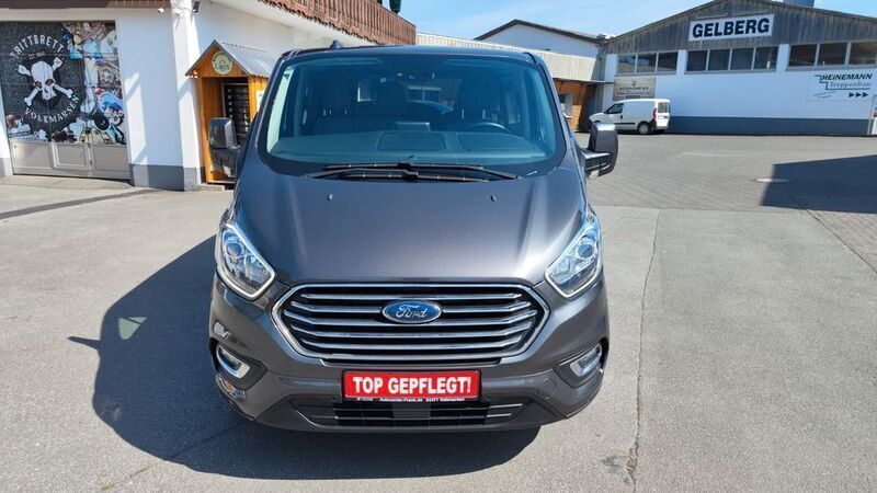 Grau Gebraucht 2021 Ford Tourneo Custom Titanium Kombi | 35.990 € (Etwas zu teuer) - Bild 1/4