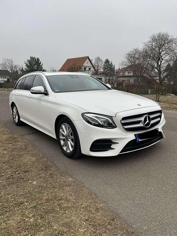 Gebraucht Mercedes E220 AMG 194 PS (142 kW) 2019 Weiß Kombi