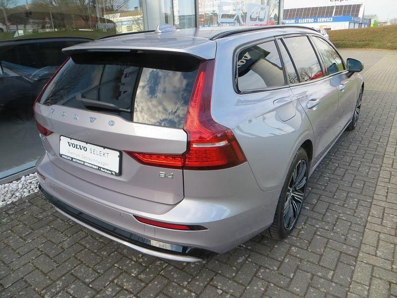 Gebraucht Volvo V60 Plus 197 PS (144 kW) 2025 Silber Kombi