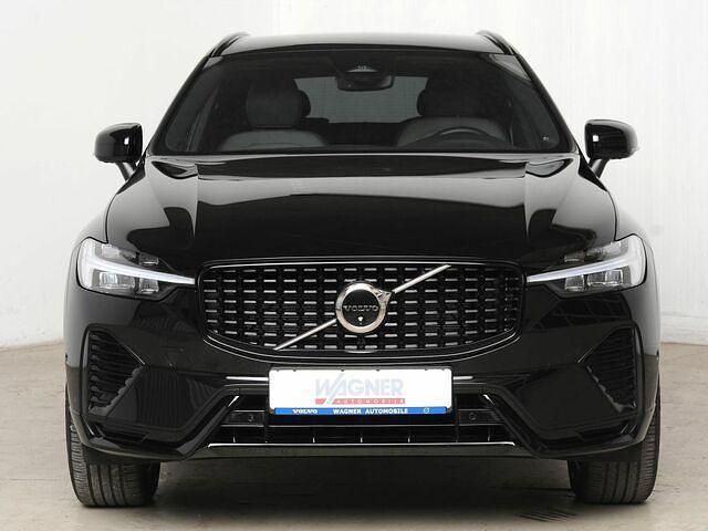 Gebraucht Volvo XC60 Plus 197 PS (144 kW) 2022 Onyx black metallic (metallic) SUV