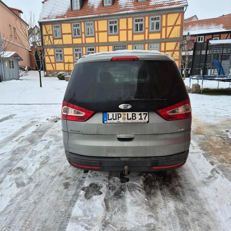 Gebraucht Ford Galaxy 140 PS (102 kW) 2009 Grau Van / Kleinbus